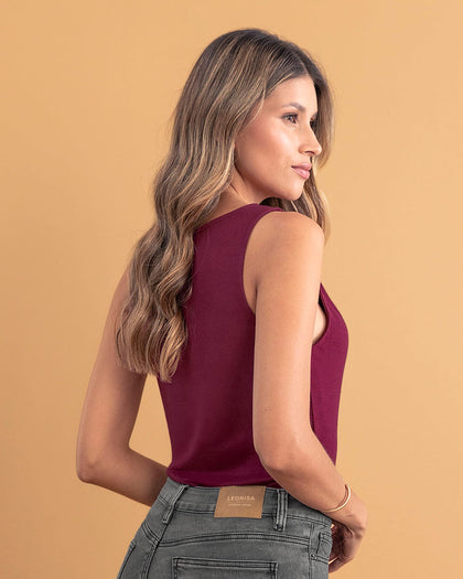 Camiseta manga sisa con escote drapeado#color_409-uva