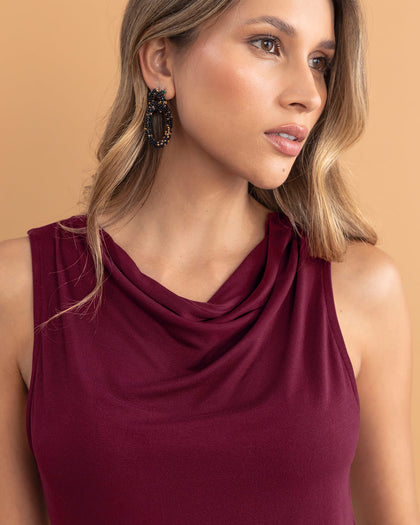 Camiseta manga sisa con escote drapeado#color_409-uva