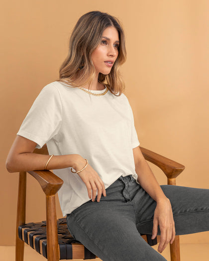 Camiseta manga corta con detalle de cadena en cuello#color_000-blanco