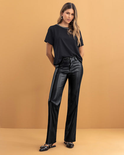 Camiseta manga corta con detalle de cadena en cuello#color_700-negro