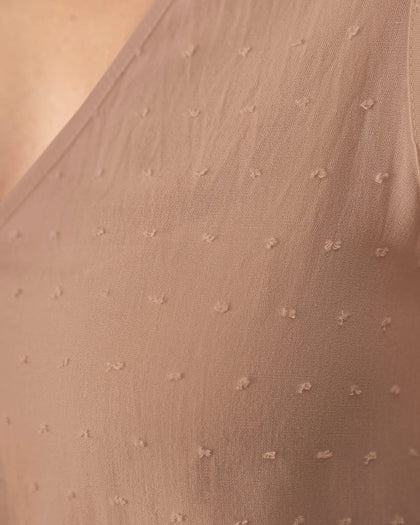 Blusa manga sisa en tela con relieve#color_831-cafe-oscuro