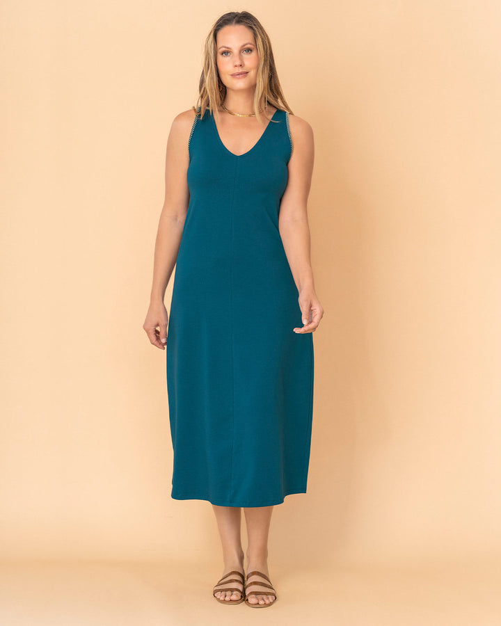 Vestido midi esencial con detalle bordado en sisa