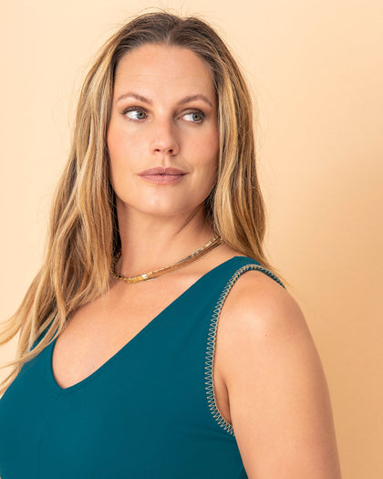 Vestido midi esencial con detalle bordado en sisa#color_294-azul