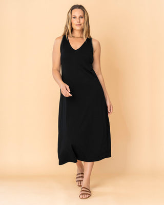 Vestido midi esencial con detalle bordado en sisa#color_700-negro