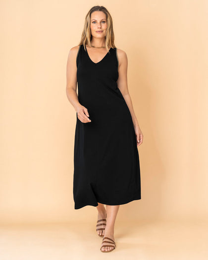 Vestido midi esencial con detalle bordado en sisa#color_700-negro