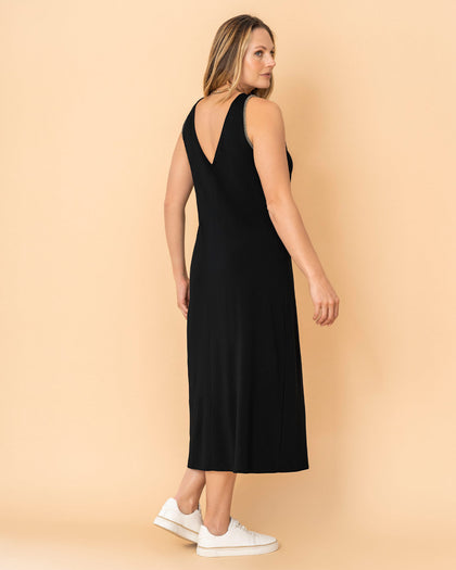 Vestido midi esencial con detalle bordado en sisa#color_700-negro