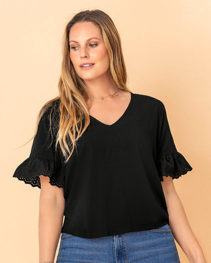Blusa con detalle en mangas#color_700-negro