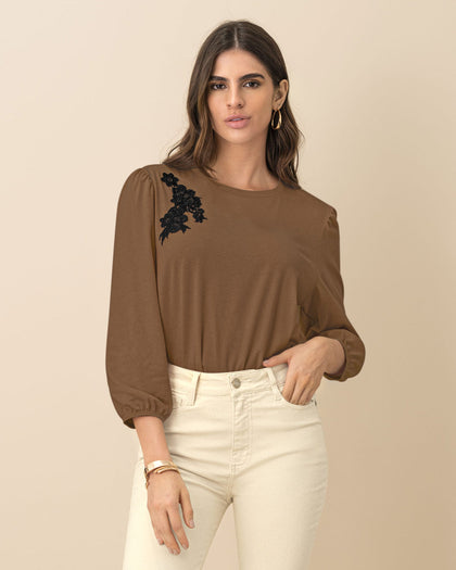 Camiseta manga 3/4 con aplique bordado#color_640-cafe