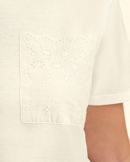 Camiseta manga corta con bolsillo en ojalillo#color_018-marfil