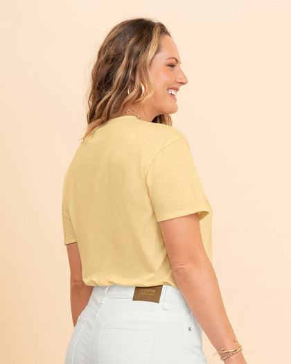 Camiseta manga corta con bolsillo en ojalillo#color_106-amarillo