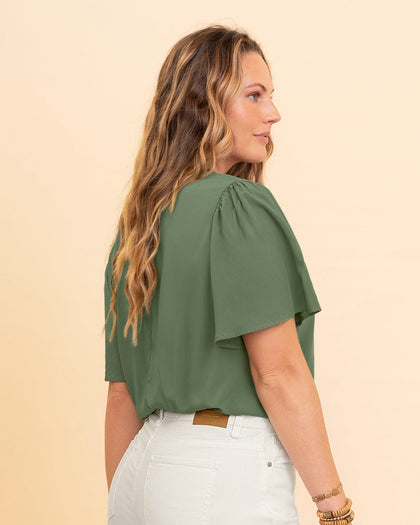 Camiseta manga corta de cuello en Vcon detalle en borde#color_068-verde