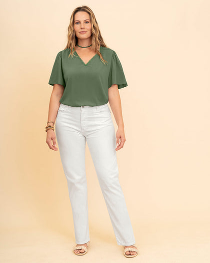 Camiseta manga corta de cuello en Vcon detalle en borde#color_068-verde