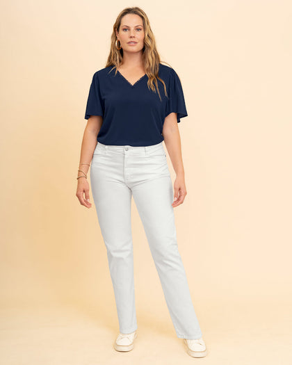 Camiseta manga corta de cuello en Vcon detalle en borde#color_c42-azul