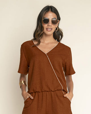 Blusa manga corta de escote en V cruzado#color_c20-terracota