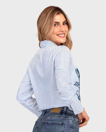 Camiseta a rayas con detalle bordado#color_086-rayas-azul