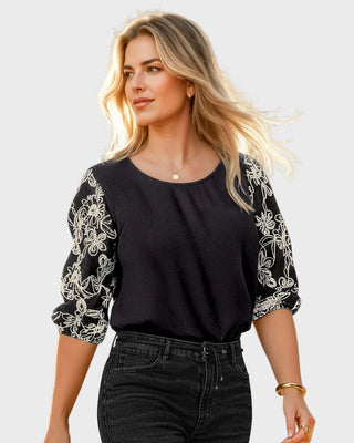 Blusa con mangas en tela bordada#color_700-negro