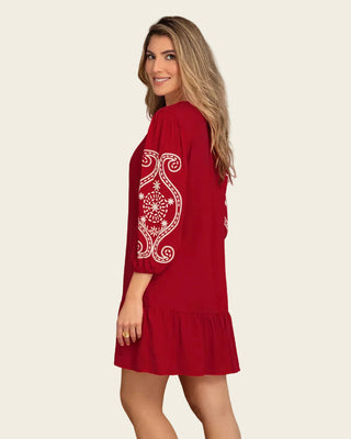 Vestido corto con estampado en mangas#color_c35-rojo-oscuro
