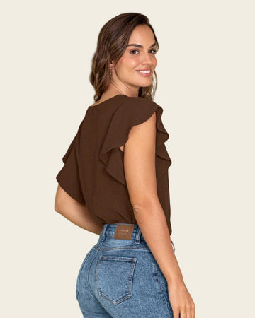 Blusa con boleros en mangas en tela craquelada#color_c23-cafe