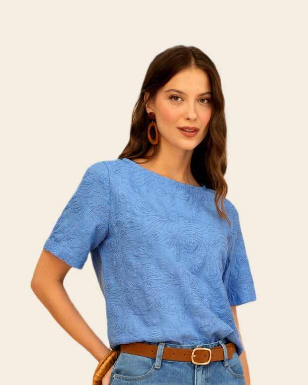 Blusa manga corta con bordado en relieve