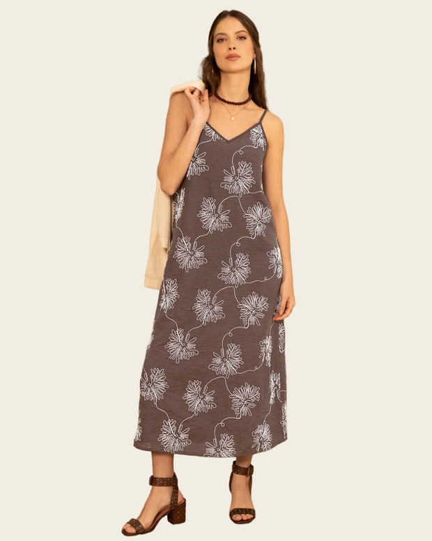 Vestido largo con flores bordadas