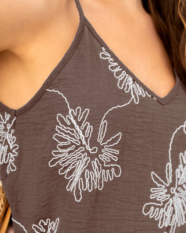 Vestido largo con flores bordadas