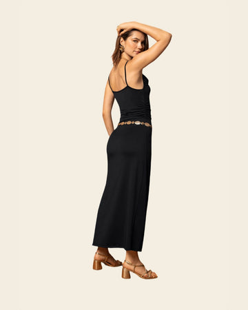 Vestido-largo-con-escote-drapeado#color_700-negro
