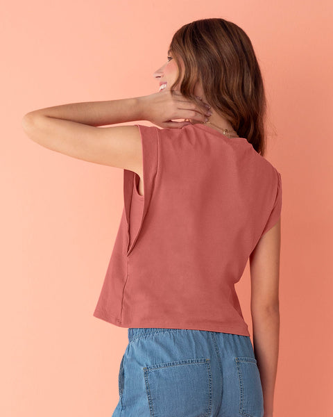 camiseta-manga-sisa-cuello-redondo-y-estampado-en-frente#color_a89-terracota