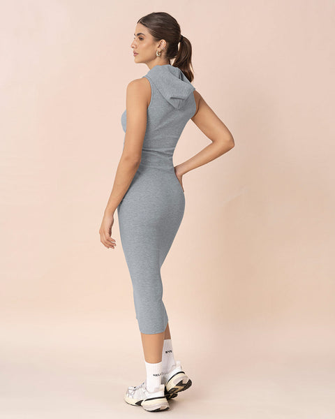 Vestido midi manga sisa con capucha#color_717-gris-jaspe