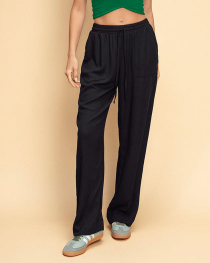 Pantalón exterior bota recta con elástico y tira anudable en cintura#color_700-negro