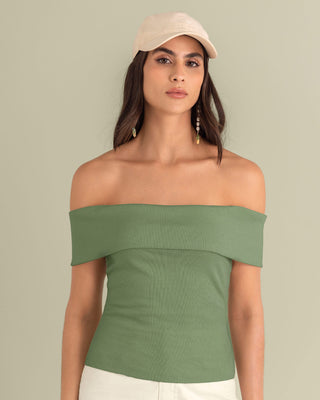 Camiseta cuello bandeja de silueta ajustada#color_198-verde