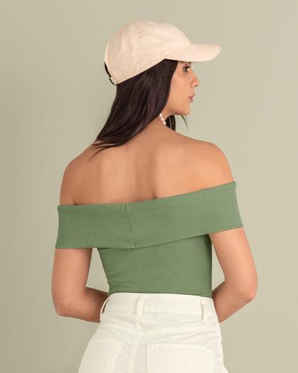 Camiseta cuello bandeja de silueta ajustada#color_198-verde