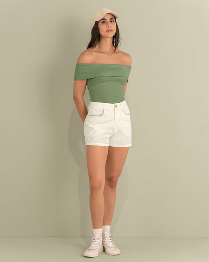 Camiseta cuello bandeja de silueta ajustada#color_198-verde