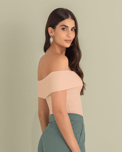 Camiseta cuello bandeja de silueta ajustada#color_219-durazno