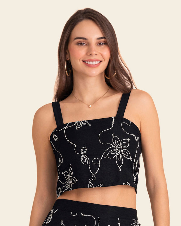 Blusa crop top con bordado en frente