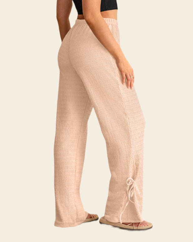 Pantalón amplio con textura y lazos en bota