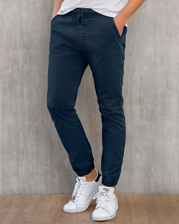 Jogger Londres pantalón de hombre#color_457-azul-oscuro