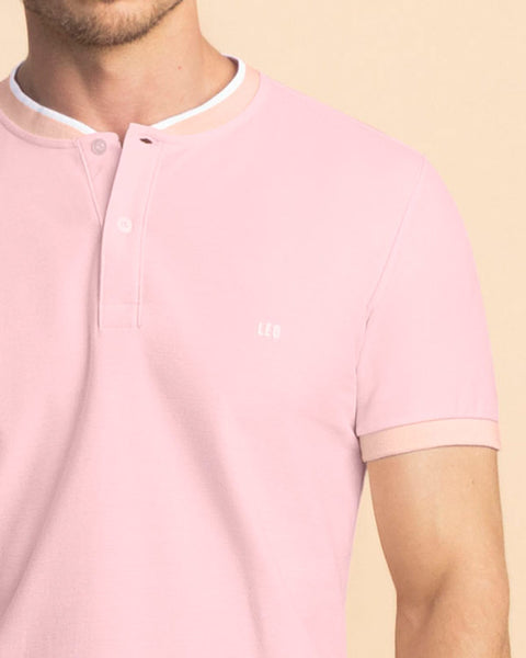 Camiseta con cuello henley y perilla funcional#color_304-rosado-claro