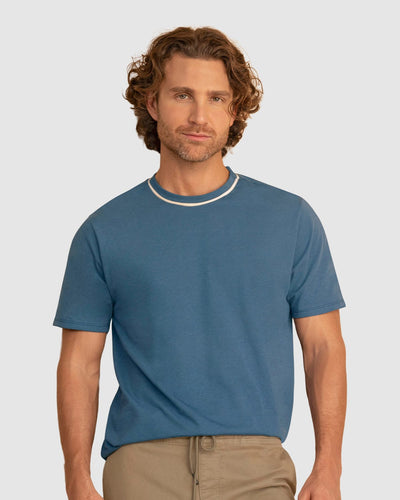 Camiseta manga corta con línea decorativa en cuello#color_169-azul-medio