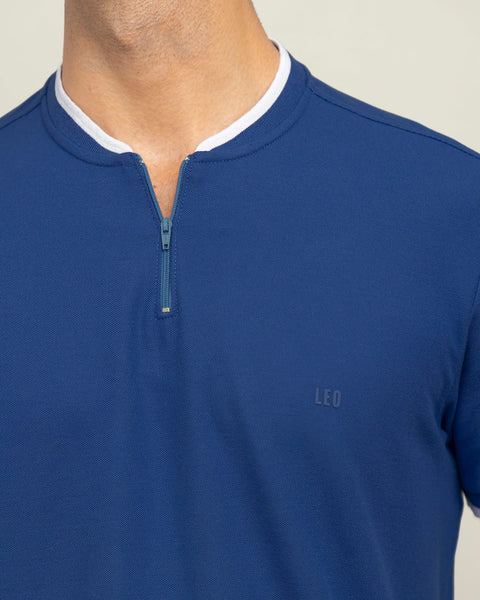 Camiseta cuello henley con cierre en frente#color_517-azul