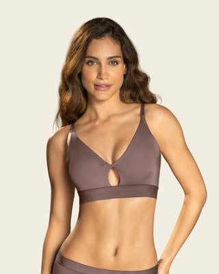 Solo-POS Top en microfibra con detalle entorchado en escote#color_868-cafe-medio