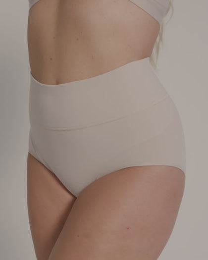 Panty faja de compresión moderada tiro alto en SkinFuse®