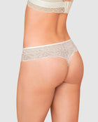 Panty estilo tanga brasilera con laterales y encaje