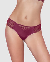Panty estilo tanga brasilera con laterales y encaje#color_220-vino