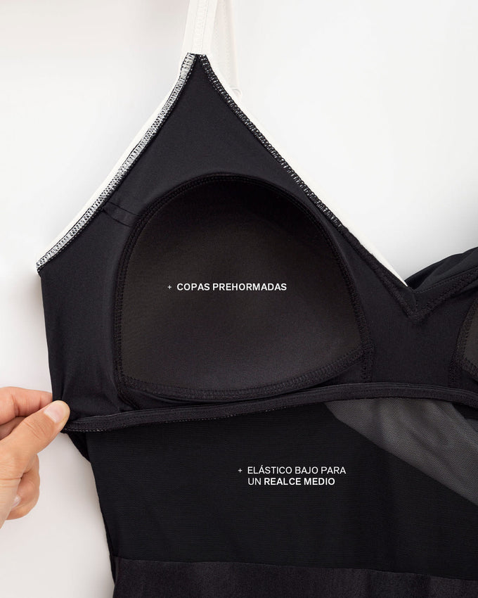 Traje de baño entero compresión suave de abdomen elaborado con nylon reciclado#color_701-negro-blanco