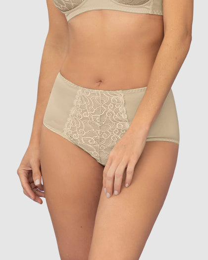 Panty clásico de compresión suave con toques de encaje en abdomen#color_824-perla