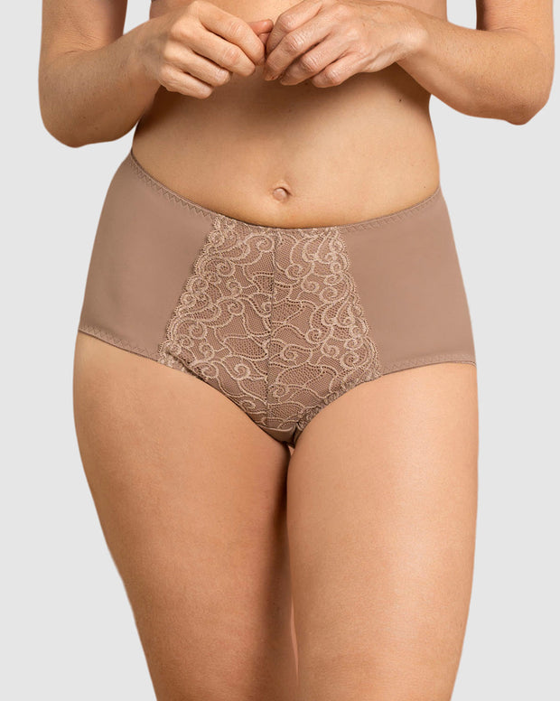Panty clásico de compresión suave con toques de encaje en abdomen