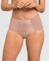 Panty clásico de compresión suave con toques de encaje en abdomen#color_a22-rosa-viejo